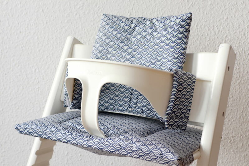 Beschichtetes   Tripp Trapp Set "Bögen Muschelmuster - Marineblau"