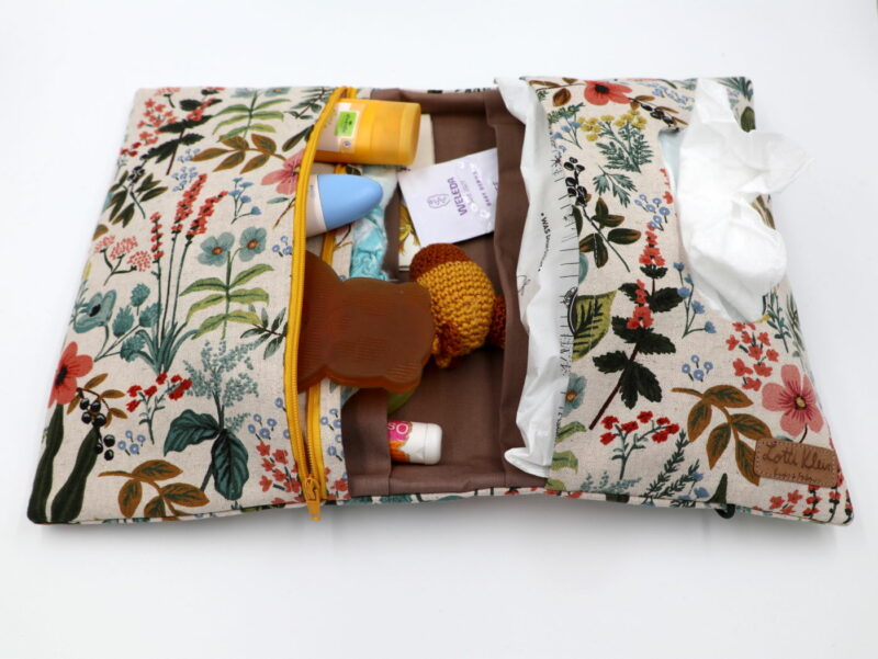 Windeltasche mit Namen "Wilder Garten" – Bild 2
