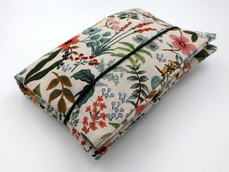 Windeltasche mit Namen "Wilder Garten" – Bild 3