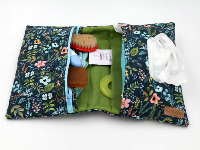 Windeltasche mit Namen "Blumengarten" – Bild 3