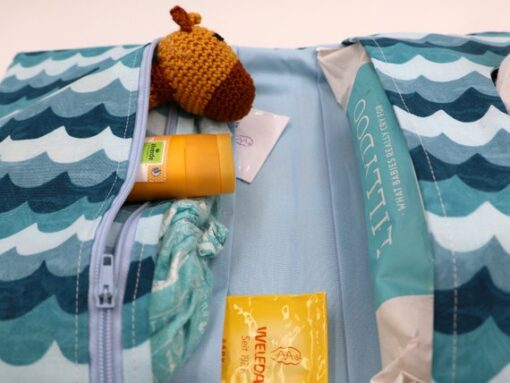 Windeltasche mit Namen "Blaue Wellen"