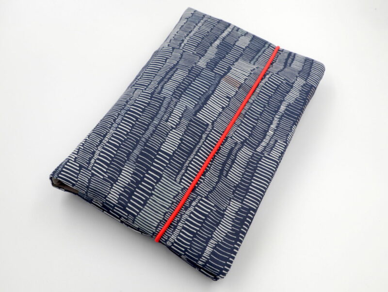 Windeltasche mit Namen "Striche blau"