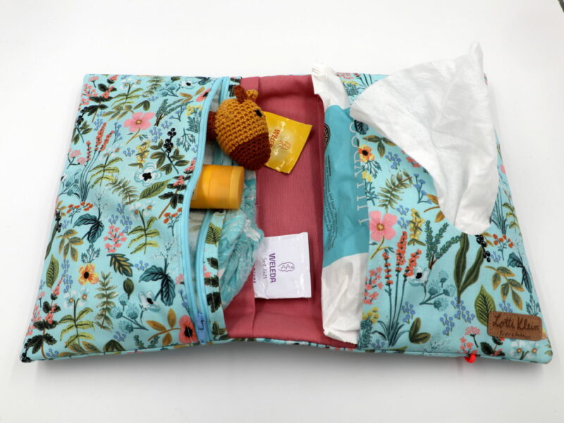 Windeltasche mit Namen "Wilder Garten" – Bild 4