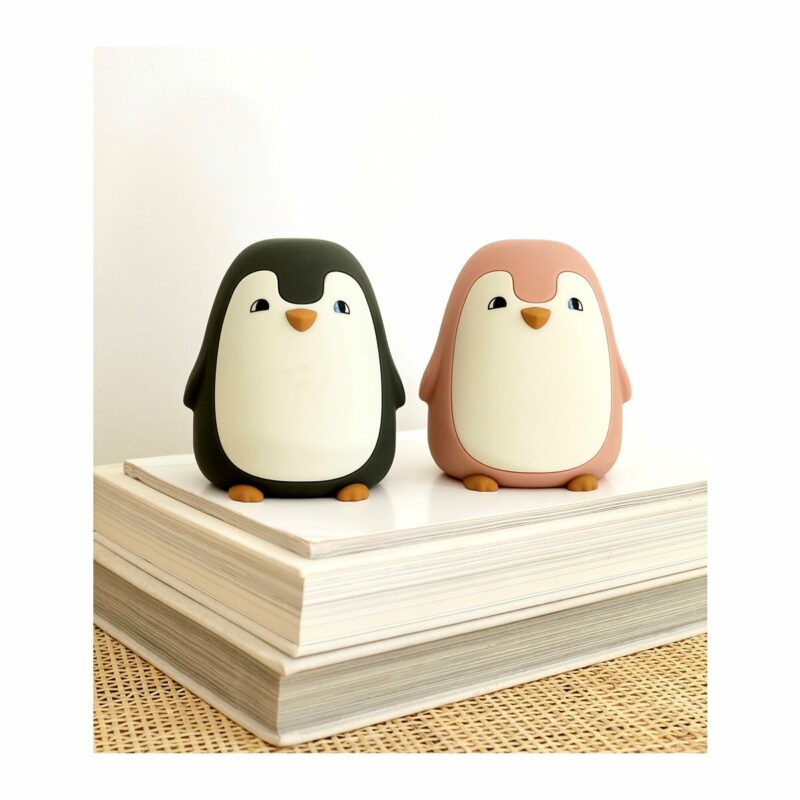 Ditlev night light - Penguin Hunter Green + Rose