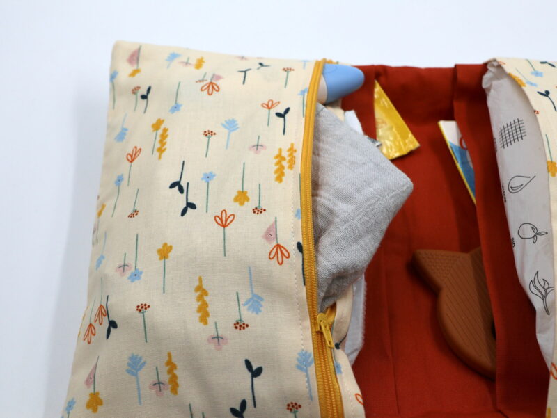 Windeltasche mit Namen "Hide and Seek" – Bild 4