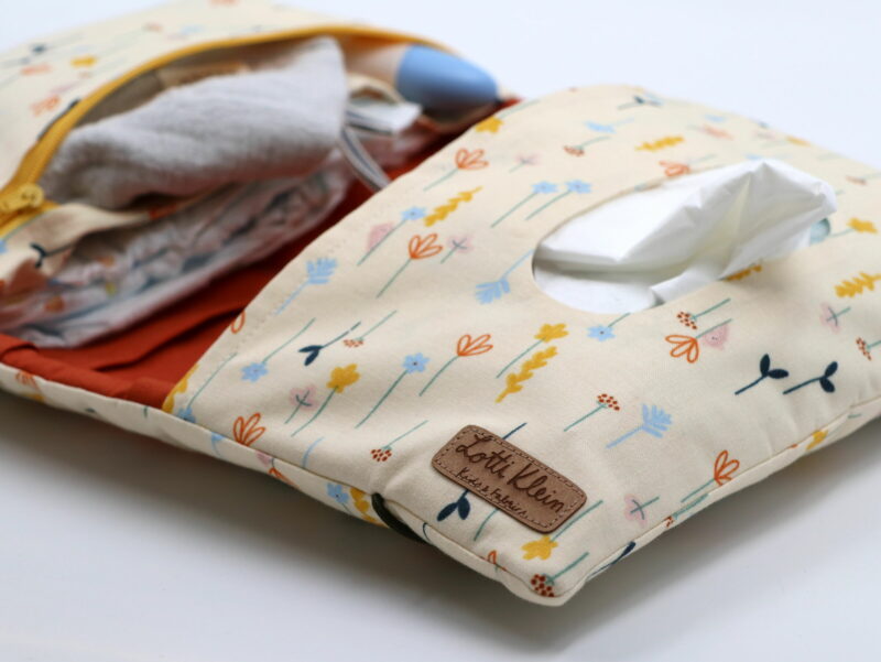Windeltasche mit Namen "Hide and Seek" – Bild 3