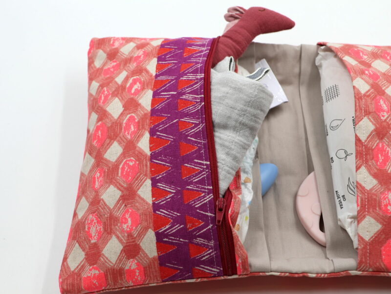 Windeltasche mit Namen "Caravan neon" – Bild 2