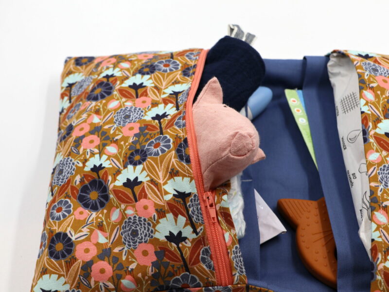 Windeltasche mit Namen "Emilia – Diana – Mustard" – Bild 3