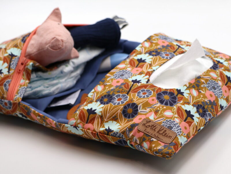 Windeltasche mit Namen "Emilia – Diana – Mustard" – Bild 2