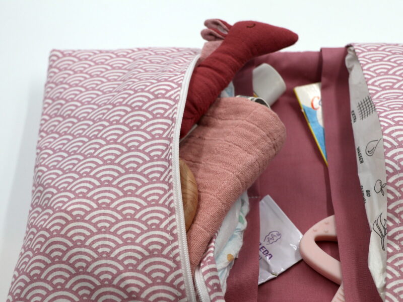 Windeltasche mit Namen "Pink Wave" – Bild 3