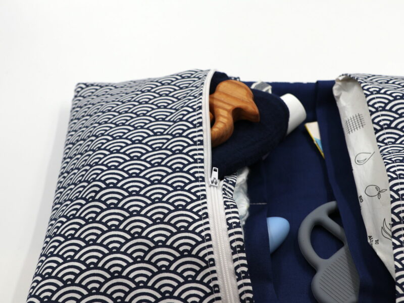 Windeltasche mit Namen "Dark Blue Wave" – Bild 5