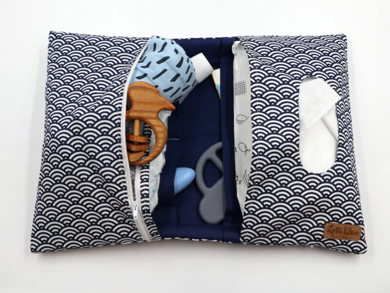 Windeltasche mit Namen "Dark Blue Wave" – Bild 4