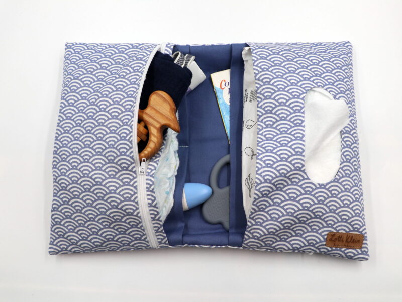 Windeltasche mit Namen "Light Blue Wave" – Bild 4