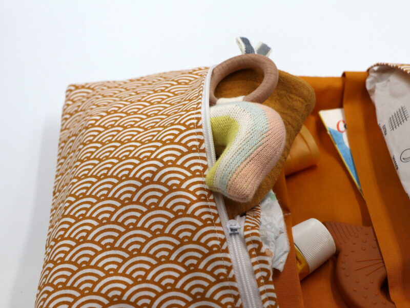Windeltasche mit Namen "Yellow Wave" – Bild 4