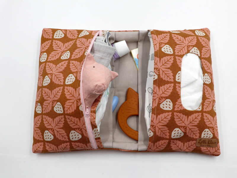 Windeltasche mit Namen "Strawberry" – Bild 4