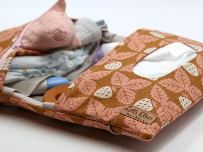 Windeltasche mit Namen "Strawberry" – Bild 2