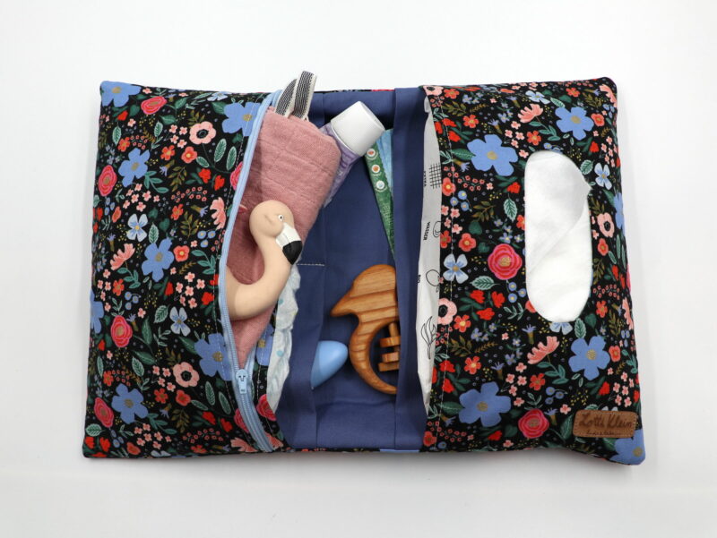 Windeltasche mit Namen "Wild Rose" – Bild 3