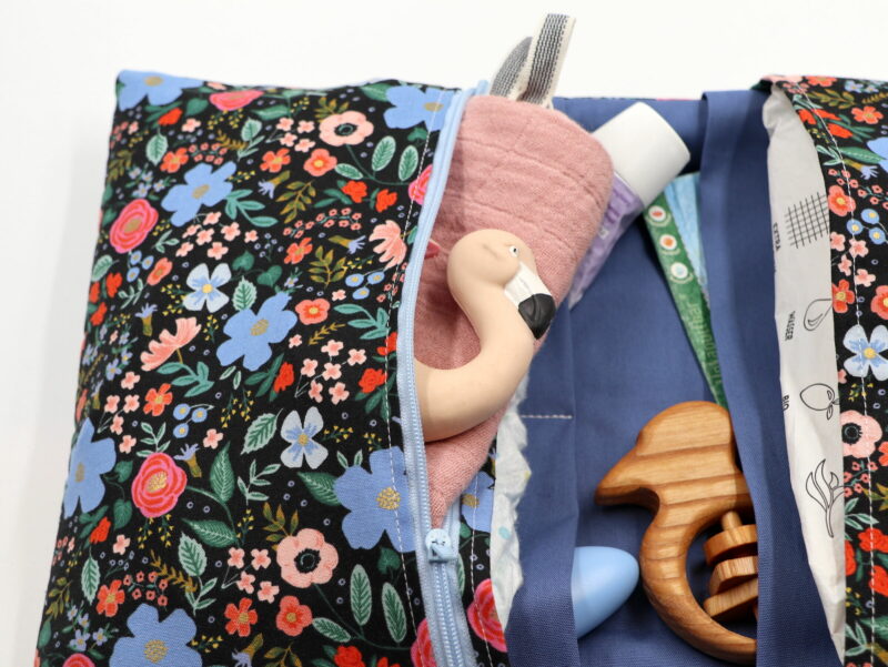 Windeltasche mit Namen "Wild Rose" – Bild 2