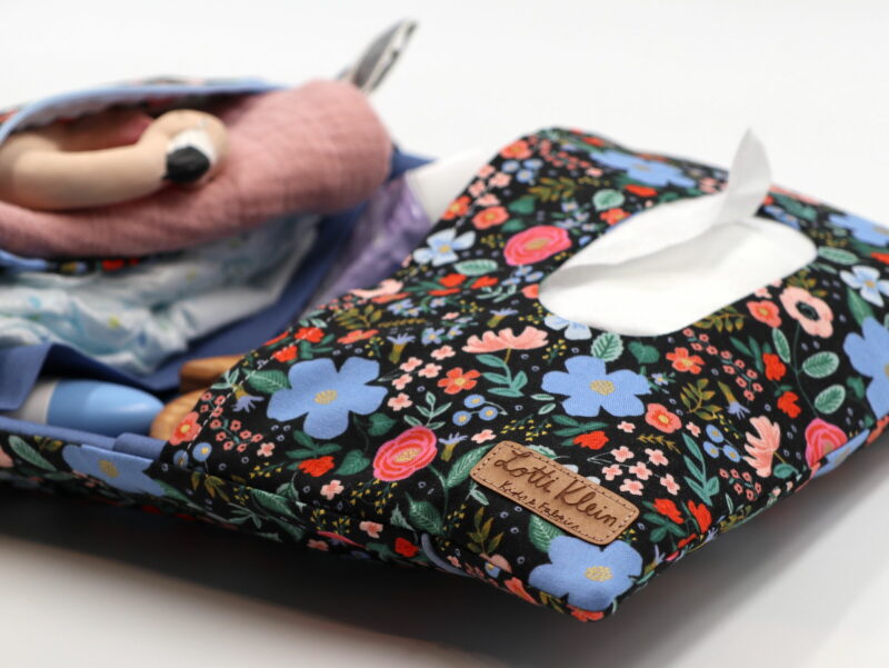 Windeltasche mit Namen "Wild Rose" – Bild 5