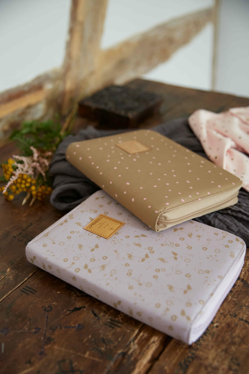 Mutterpasshülle "Document Pouch" – Dots Curry – Bild 3