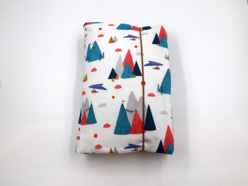 Windeltasche mit Namen "Mountain Skies" – Bild 2