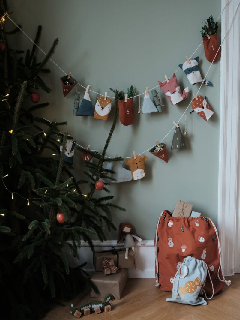 Adventskalender "Christmas Calendar" mit Säckchen zum Wenden – Woodland – Bild 2