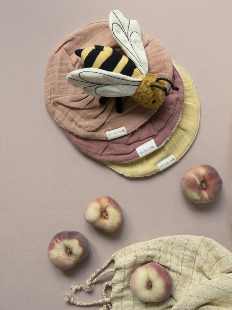 Rassel aus Bio-Baumwolle "Bolette Bee" – Bild 2