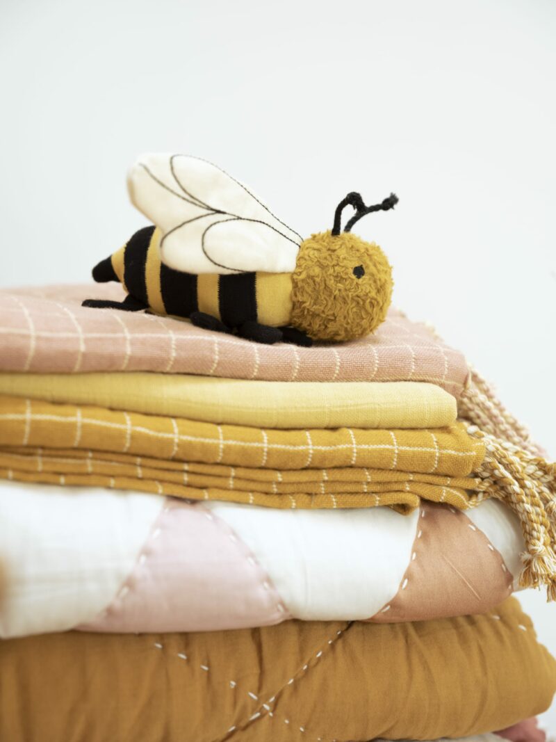 Rassel aus Bio-Baumwolle "Bolette Bee" – Bild 4