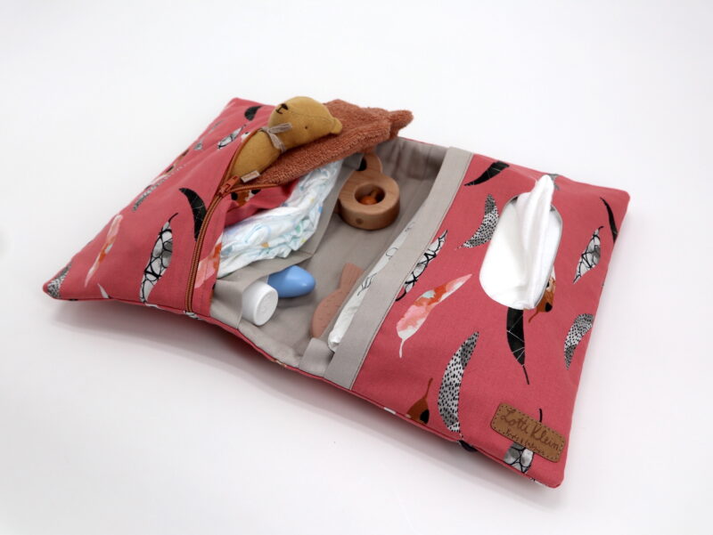 Windeltasche mit Namen "In Bloom – Outside in Nature Rose" – Bild 3