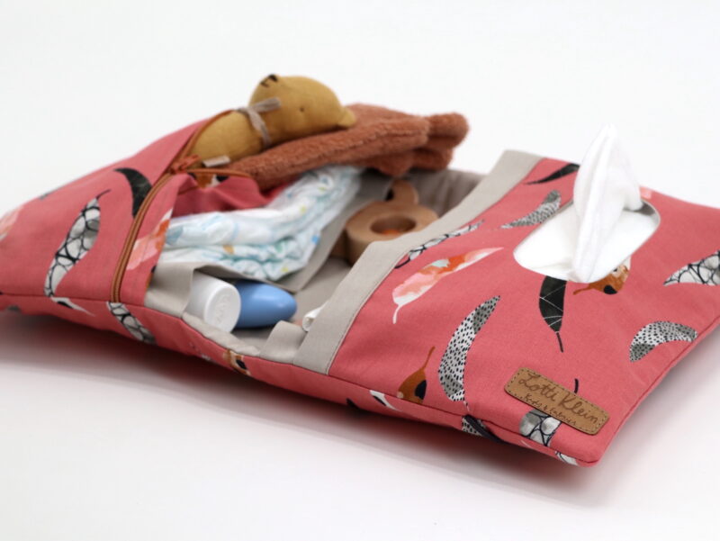 Windeltasche mit Namen "In Bloom – Outside in Nature Rose" – Bild 2