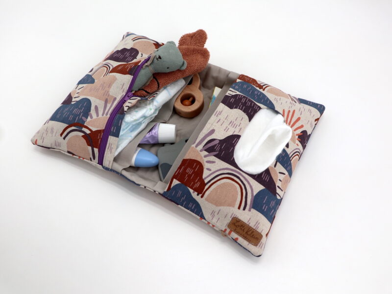 Windeltasche mit Namen "Dear Isla - Hilltop - Approaching Storm" – Bild 3