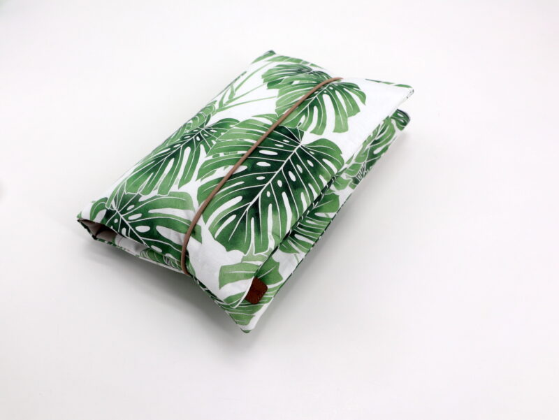 Windeltasche mit Namen "Modern Botanicals Monsteras"
