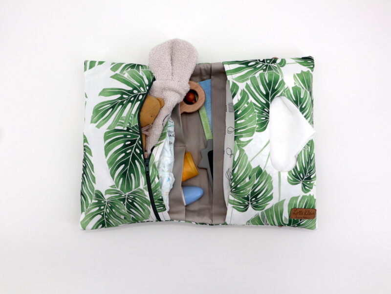 Windeltasche mit Namen "Modern Botanicals Monsteras" – Bild 5