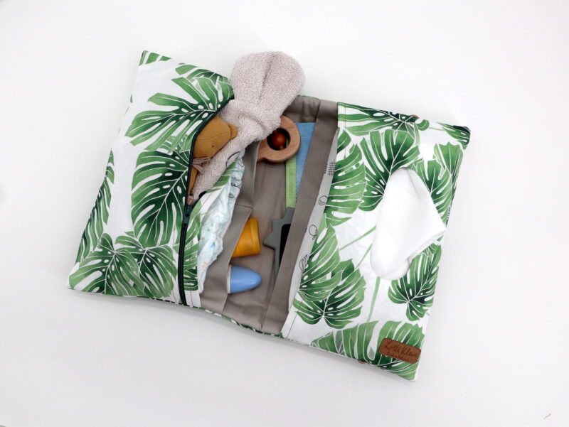 Windeltasche mit Namen "Modern Botanicals Monsteras" – Bild 4