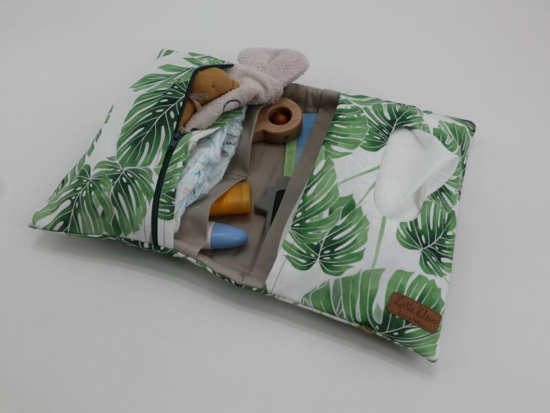 Windeltasche mit Namen "Modern Botanicals Monsteras" – Bild 3