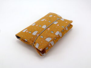 Windeltasche mit Namen "	Summer Skies - Hedgehog Hills - Yellow"