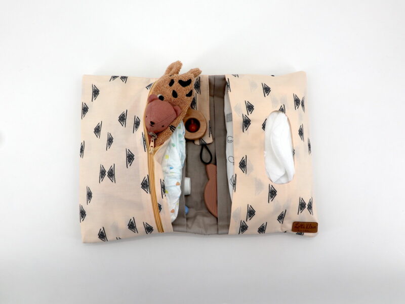 Windeltasche mit Namen "Homebody - Domestic Charm Birch" – Bild 4