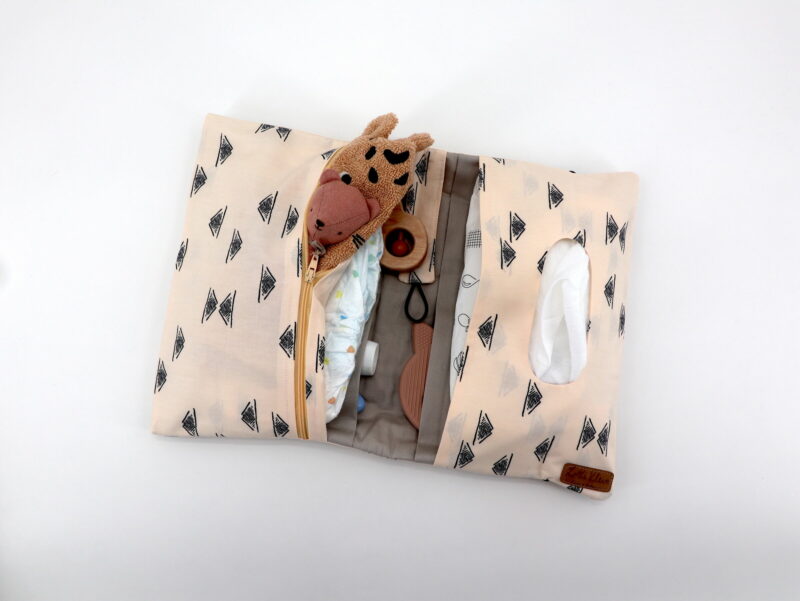 Windeltasche mit Namen "Homebody - Domestic Charm Birch" – Bild 3