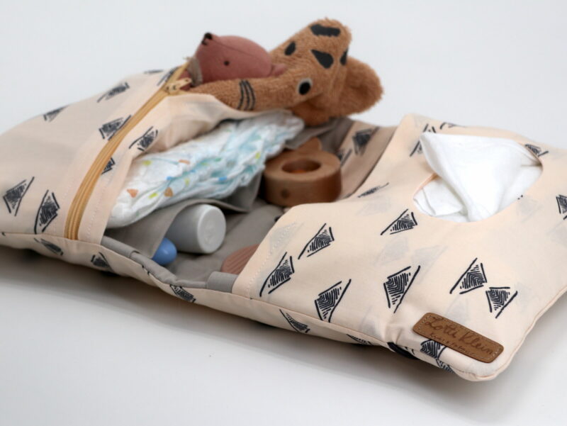 Windeltasche mit Namen "Homebody - Domestic Charm Birch" – Bild 2