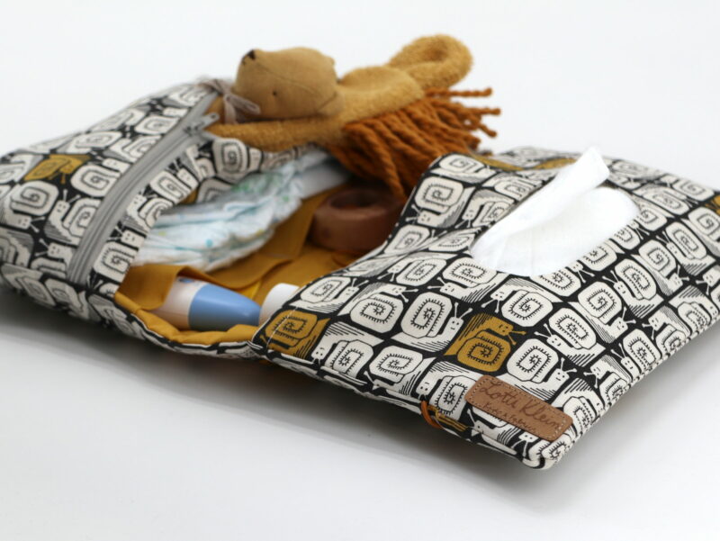 Windeltasche mit Namen "In the Woods - Happy Snail" – Bild 2