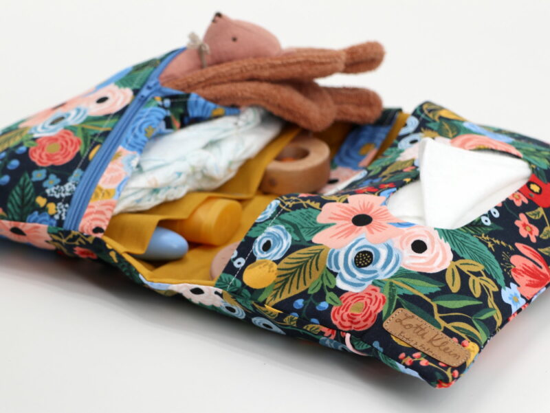 Windeltasche mit Namen "	Wildwood - Garden Party Navy" – Bild 2