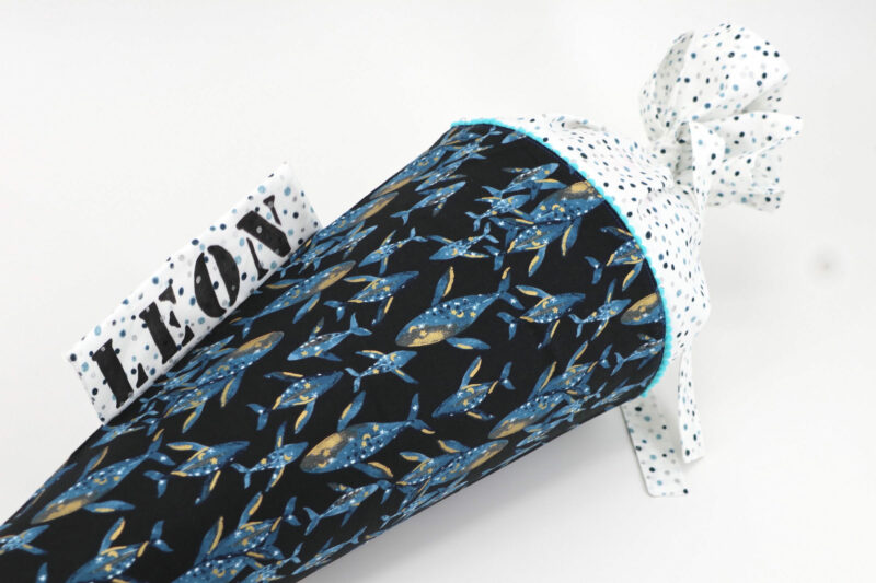 Schultüte "Cosmic Sea - Golden Whale" mit Namen