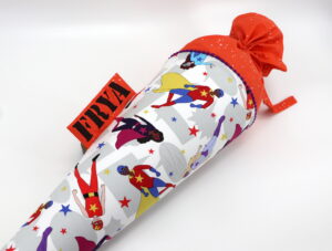 Schultüte "Superhero" mit Namen