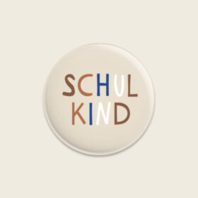 Ava&Yves - Button vierfarbig – Schulkind