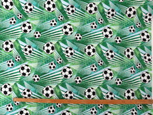 Fußball mit Streifen grün