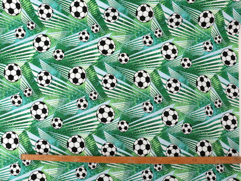 Fußball mit Streifen grün