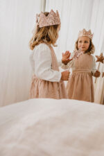 luciole-et-petit-pois-couronne-sequins-roses-4