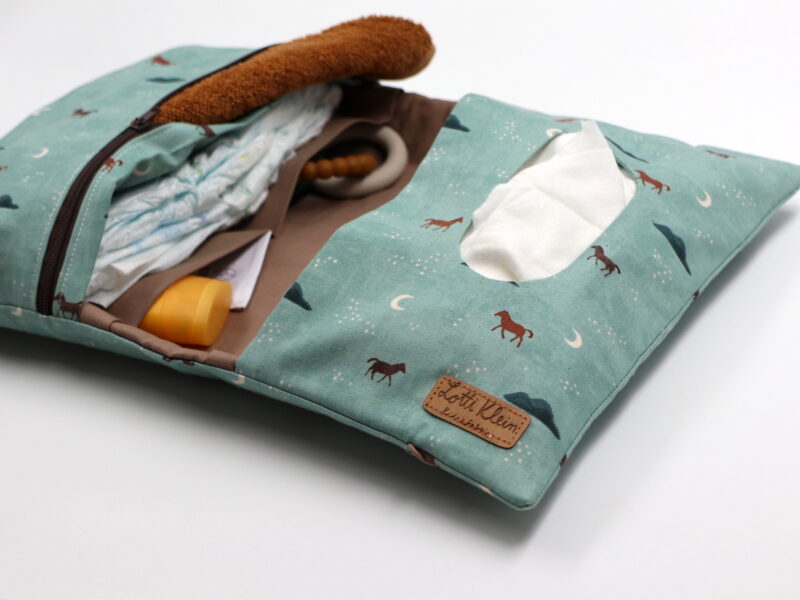 Windeltasche mit Namen "Wild Horses" – Bild 2