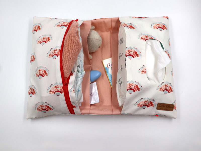 Windeltasche mit Namen "Homebody" – Bild 4
