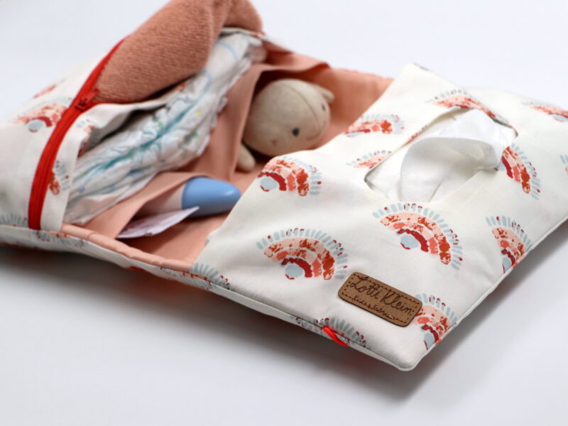 Windeltasche mit Namen "Homebody" – Bild 3